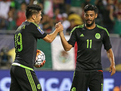 Carlos Vela (dcha.) marcó el segundo tanto de los mexicanos ante Trinidad y Tobago. (Foto: Getty)