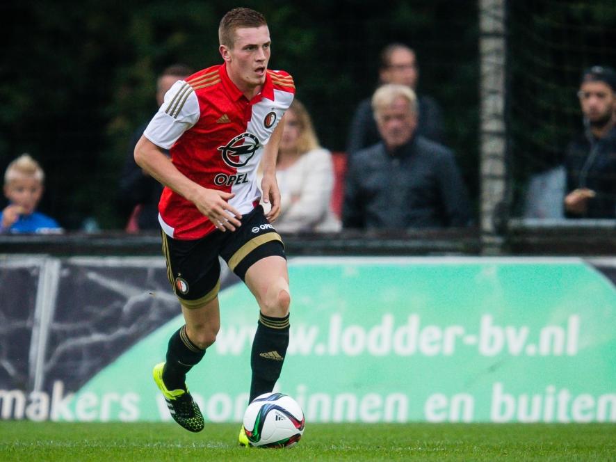 Wessel Dammers heeft de bal tijdens het competitieduel Jong Feyenoord - Jong VVV-Venlo/Helmond Sport. (18-08-2015)