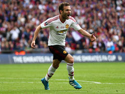 Vlak nadat Crystal Palace de leiding neemt op Wembley komt Manchester United op gelijke hoogte. Het is Juan Mata die na een goede actie van Wayne Rooney de 1-1 tegen de touwen schiet. (21-05-2016)