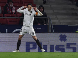 Parejo celebra un gol con el Valencia. (Foto: Getty)