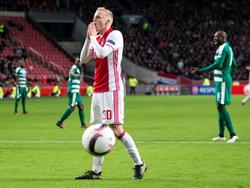 Donny van de Beek baalt van een gemiste kans voor Ajax tegen Panathinaikos. (24-11-2016)