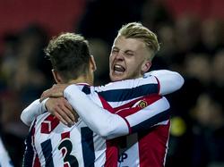 Jari Schuurman (r.) geniet intens van zijn eerste doelpunt in dienst van Willem II, wat tevens zijn eerste goal in de Eredivisie is. Tegen Go Ahead Eagles zorgt de huurling voor de 0-1. (25-11-2016)