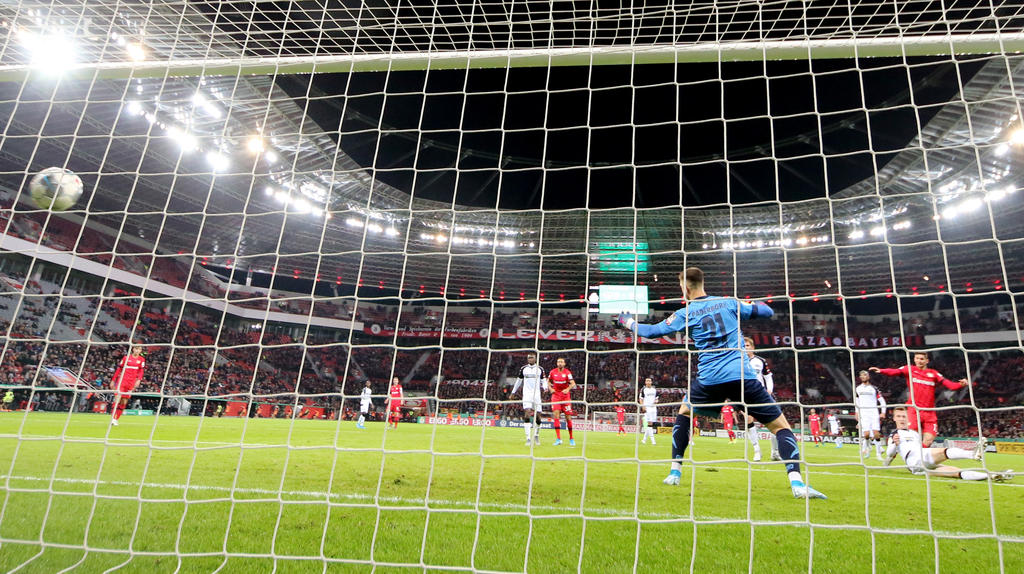 Alario trifft - Leverkusen überwintert im Pokal
