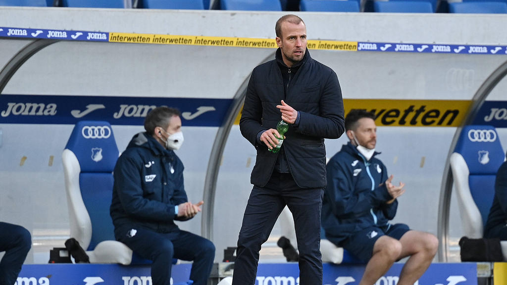 Sebastian Hoeneß trainiert die TSG Hoffenheim seit dieser Saison Sebastian Hoeneß trainiert die TSG Hoffenheim seit dieser Saison