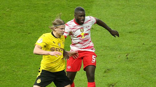 Zahlte gegen den BVB viel Lehrgeld: Neuzugang Dayot Upamecano vom FC Bayern (r.)
