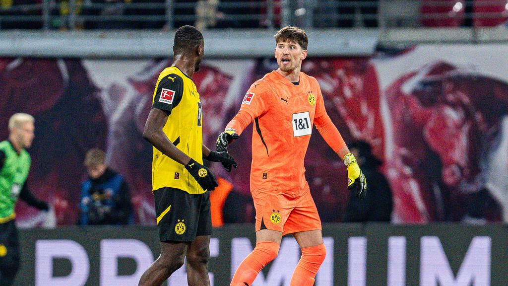 Verlässt Gregor Kobel (r.) den BVB? Verlässt Gregor Kobel (r.) den BVB?