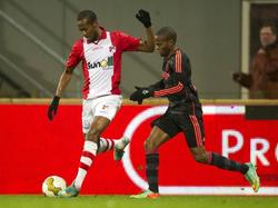 Zelfs met een ervaren verdediging kreeg Jong Ajax nog vier doelpunten om de oren.