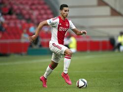 Anwar El Ghazi begint aan een dribbel tijdens het competitieduel Ajax - ADO Den Haag. (30-08-2015)