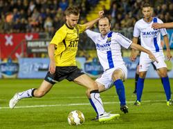 Danny Verbeek lost een schot op het doel in de wedstrijd tussen NAC Breda en VVV Venlo. (02-10-2015)