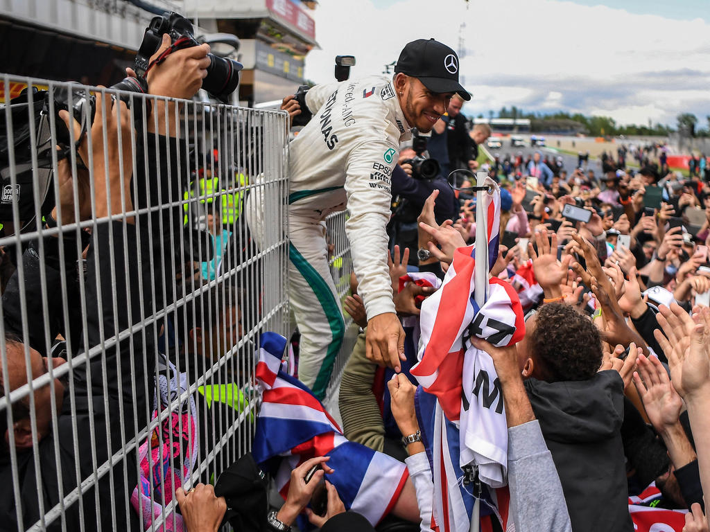 Lewis Hamilton jubelte in Barcelona nach seinem Sieg Lewis Hamilton jubelte in Barcelona nach seinem Sieg