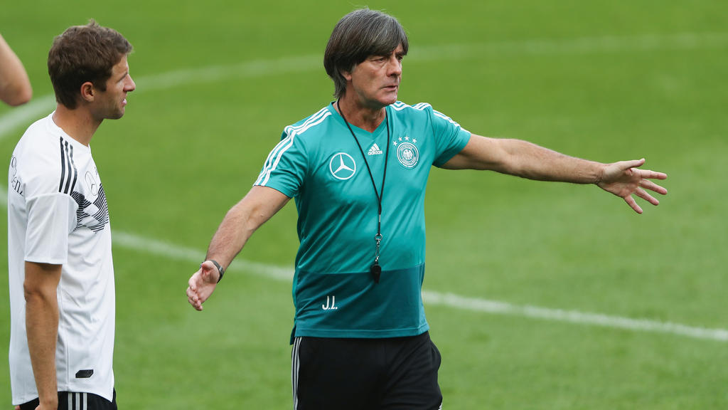 Joachim Löw baut auf Thomas Müller (l.) und Co.