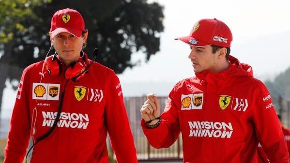 Ferrari-Präsident John Elkann mit Formel-1-Fahrer Charles Leclerc Ferrari-Präsident John Elkann mit Formel-1-Fahrer Charles Leclerc