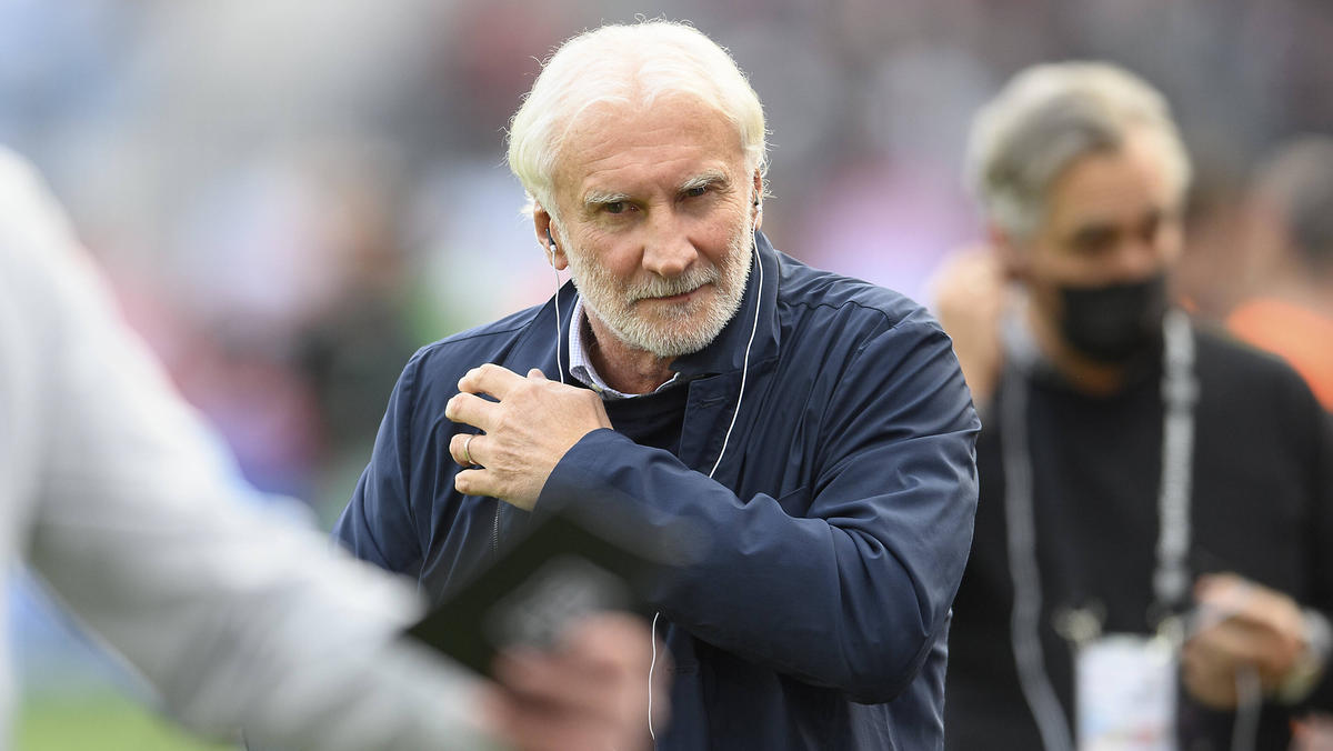 Rudi Völler wird nach 21 Jahren in sportlichen Führungspositionen bei Bayer Leverkusen verabschiedet