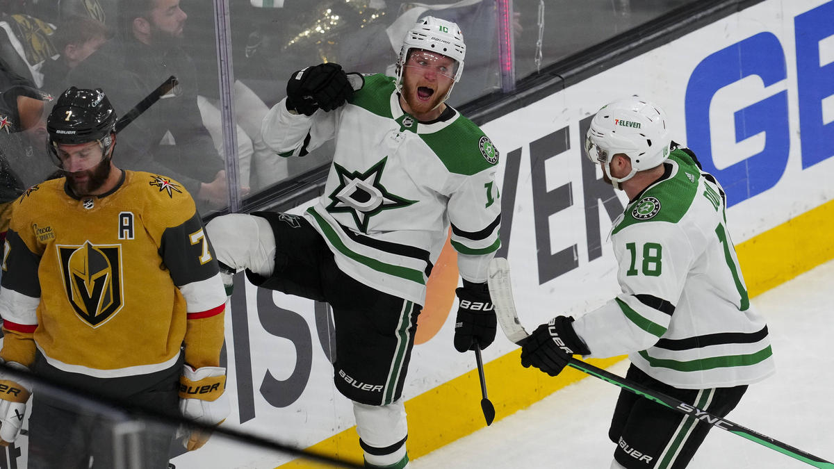Ty Dellandrea, Center der Dallas Stars,  jubelt nach seinem zweiten Treffer.