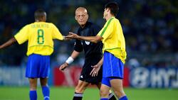 Das WM-Finale 2002 dauerte etwas länger, damit Schiedsrichter Pierluigi Collina sich den Ball sichern konnte. (Foto: Archiv)