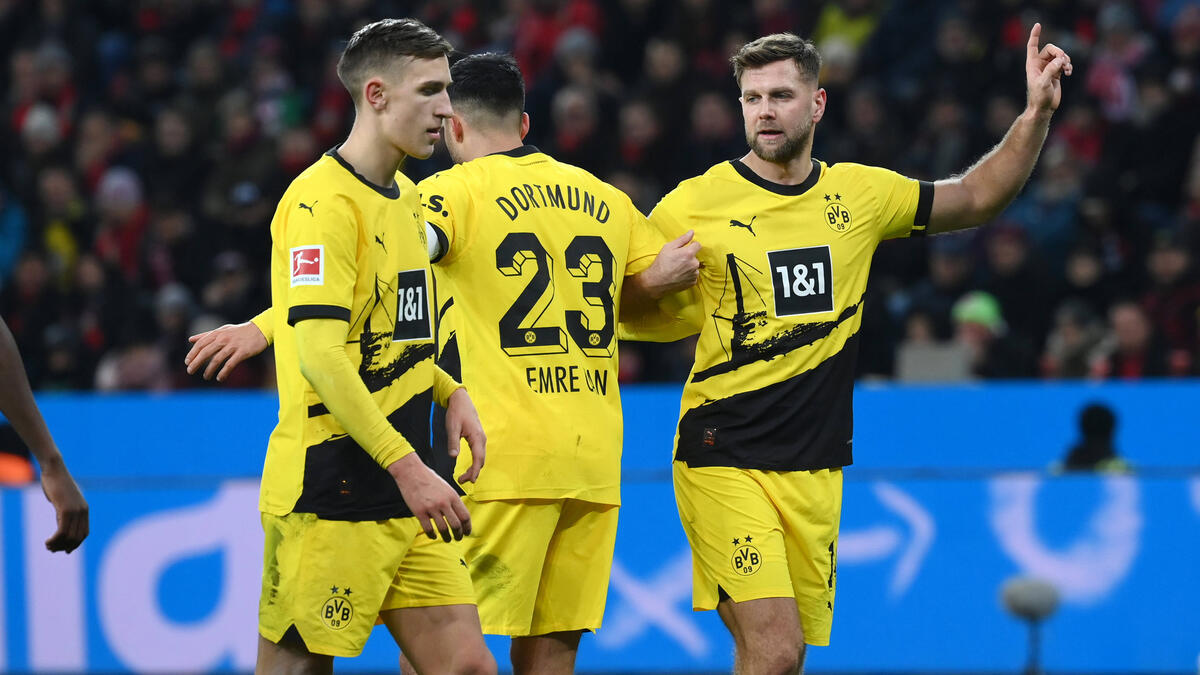 Schlotterbdck (l.) và Füllkrug (r.) nên ở lại BVB