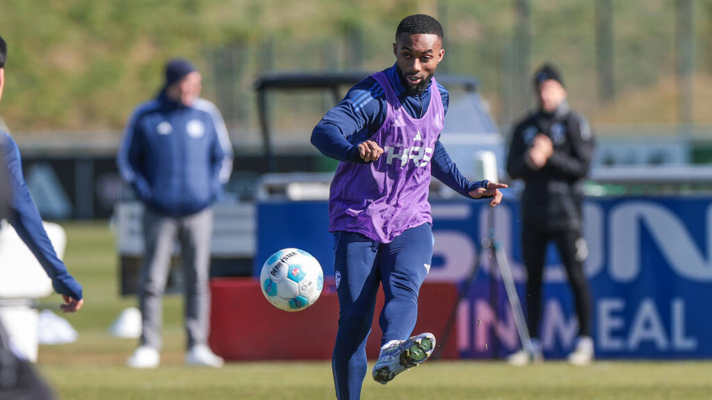 Moussa Sylla ist beim FC Schalke 04 auf den Trainingsplatz zurückgekehrt Moussa Sylla ist beim FC Schalke 04 auf den Trainingsplatz zurückgekehrt