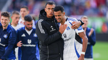 Robert Glatzel (r.) ist nach langer Verletzungspause wieder zurück beim HSV