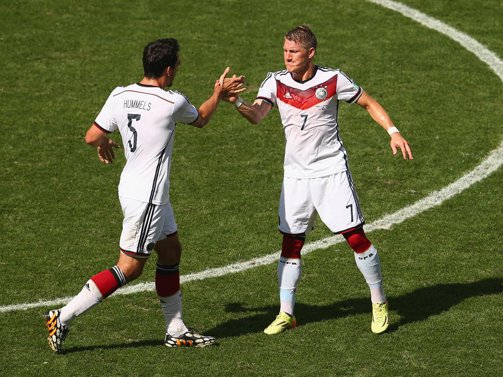 Bastian Schweinsteiger (r.) und Mats Hummels (l.) geben bei der WM den Ton an