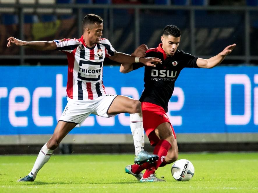 Richairo Živković (l.) probeert Khalid Karami (r.) de bal te ontfutselen tijdens het competitieduel Willem II - Excelsior. (07-11-2015) Richairo Živković (l.) probeert Khalid Karami (r.) de bal te ontfutselen tijdens het competitieduel Willem II - Excelsior. (07-11-2015)