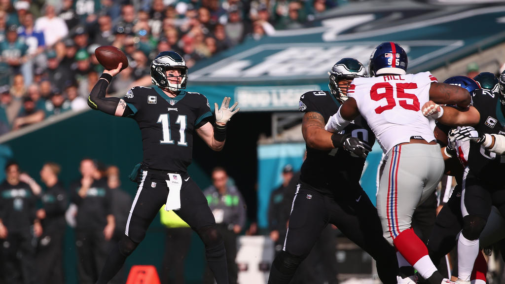 Carson Wentz (l.) siegte mit den Philadelphia Eagles Carson Wentz (l.) siegte mit den Philadelphia Eagles