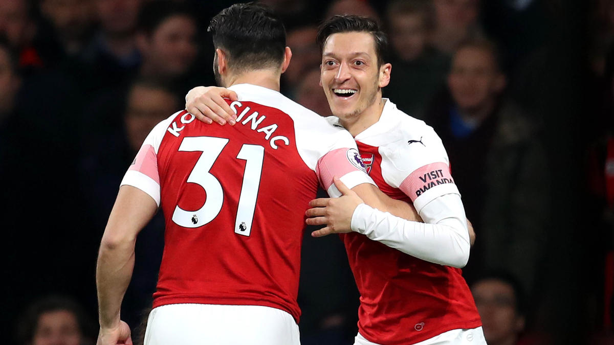 Sead Kolasinac und Mesut Özil wurden Opfer eines Überfalls Sead Kolasinac und Mesut Özil wurden Opfer eines Überfalls