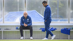 Rouven Schröder (l.) und Dimitrios Grammozis (r.) stehen beim FC Schalke unter Druck