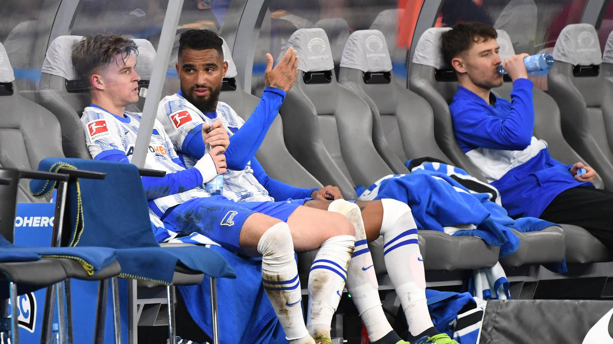 Maximilian Mittelstädt (l.) und Kevin-Prince Boateng sollen bei Hertha BSC keine Zukunft haben