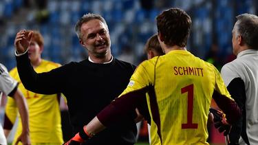 Trainer Christian Wück (l.) und die deutsche U17 gewannen in Ungarn die Europameisterschaft