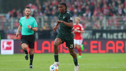 Werder Bremens Skelly Alvero hat sich an der Schulter verletzt