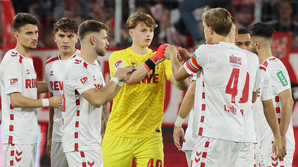 Zieht es Jonas Urbig vom 1. FC Köln zu Bayer Leverkusen?