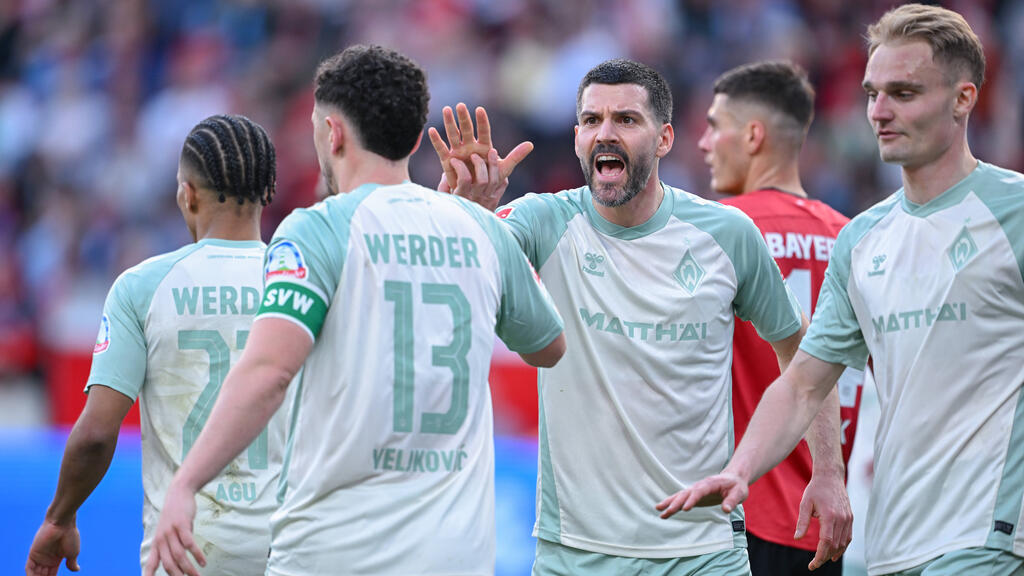 Milos Veljkovoc (2. v. l.) wechselt, Anthony Jung (3.v.r.) gilt als Verkaufskandidat bei Werder Bremen Milos Veljkovoc (2. v. l.) wechselt, Anthony Jung (3.v.r.) gilt als Verkaufskandidat bei Werder Bremen