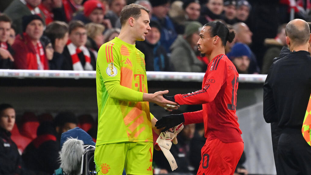 Abgelaufene Saison gemeinsam beim FC Bayern: Manuel Neuer (l.) und Leroy Sané (r.) Abgelaufene Saison gemeinsam beim FC Bayern: Manuel Neuer (l.) und Leroy Sané (r.)