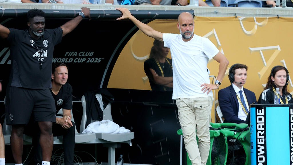 Pep Guardiola will mit Manchester City nach dem WM-Titel Pep Guardiola will mit Manchester City nach dem WM-Titel