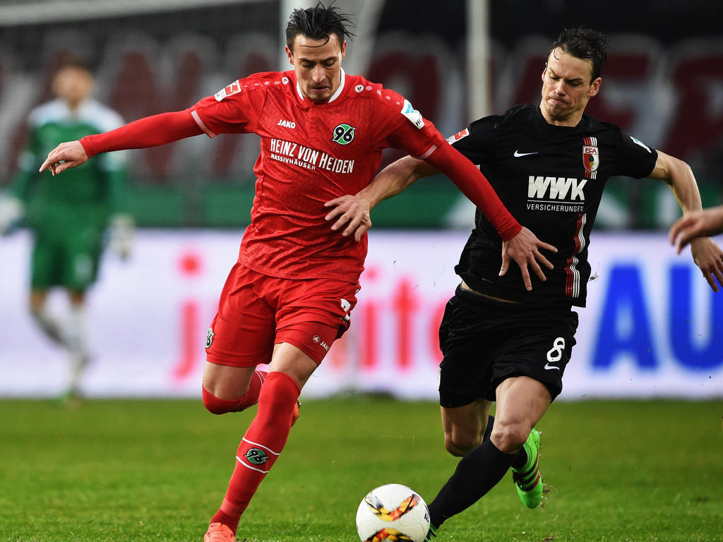Hat sich im Spiel gegen Hannover verletzt: Markus Feulner (r)