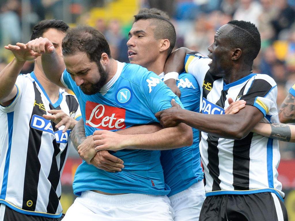 Gonzalo Higuaín sag Gelb-Rot Gonzalo Higuaín sag Gelb-Rot