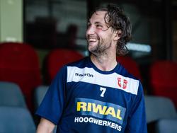 Geert Arend Roorda kan weer lachen in de voetballerij. De clubloze middenvelder weet te imponeren tijdens een stage bij FC Dordrecht en krijgt een eenjarig contract aangeboden. (31-07-2015)