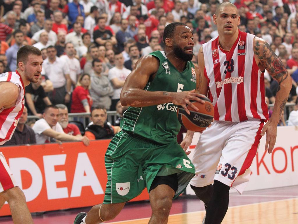 Reggie Redding (m.) kehrt in die BBL zurück Reggie Redding (m.) kehrt in die BBL zurück