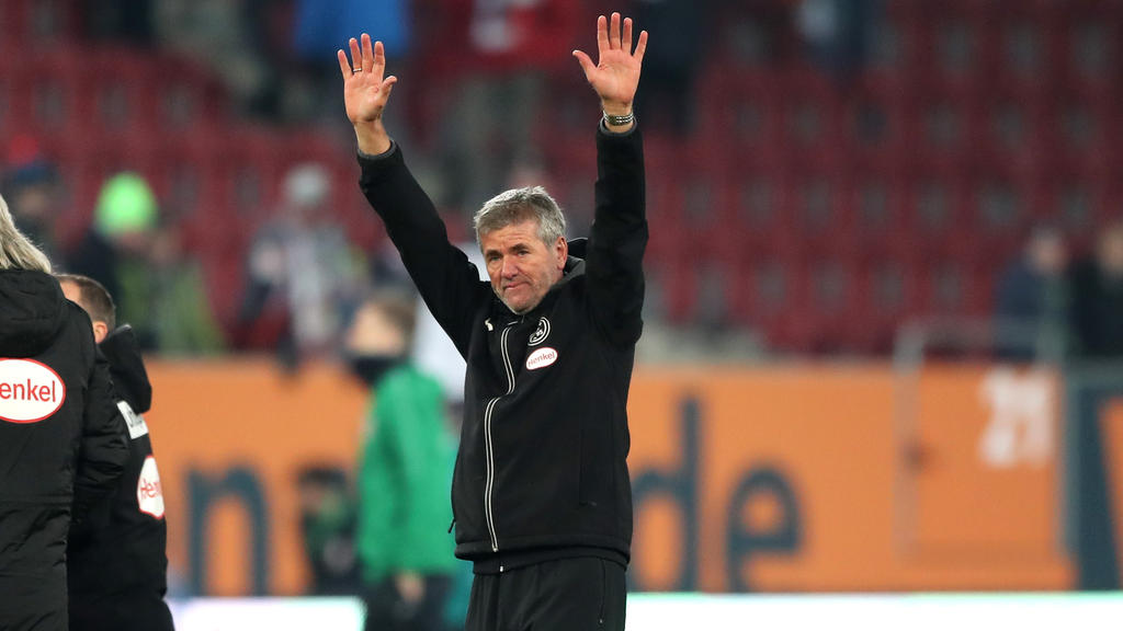 Düsseldorfs Trainer Friedhelm Funkel freute sich über den Sieg in Augsburg