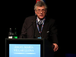 Ángel María Villar en un congreso extraordinario de UEFA. (Foto: Getty)