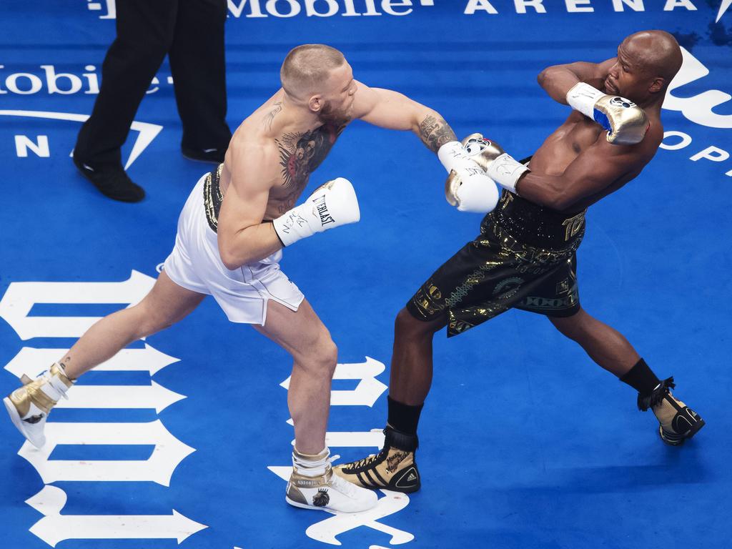 Conor McGregor (l.) unterlag in der zehnten Runden Conor McGregor (l.) unterlag in der zehnten Runden