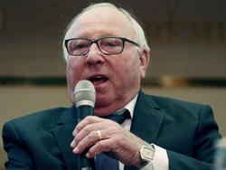 Uwe Seeler wehrte sich gegen harsche Kritik an seinem HSV
