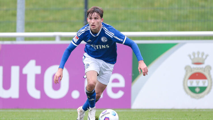 Vitalie Becker hat einen Profivertrag beim FC Schalke 04 unterschrieben