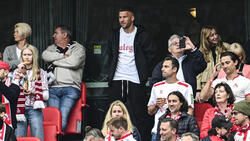 Lukas Podolski (Bildmitte) ist regelmäßig als Zuschauer im Kölner Stadion zu Gast
