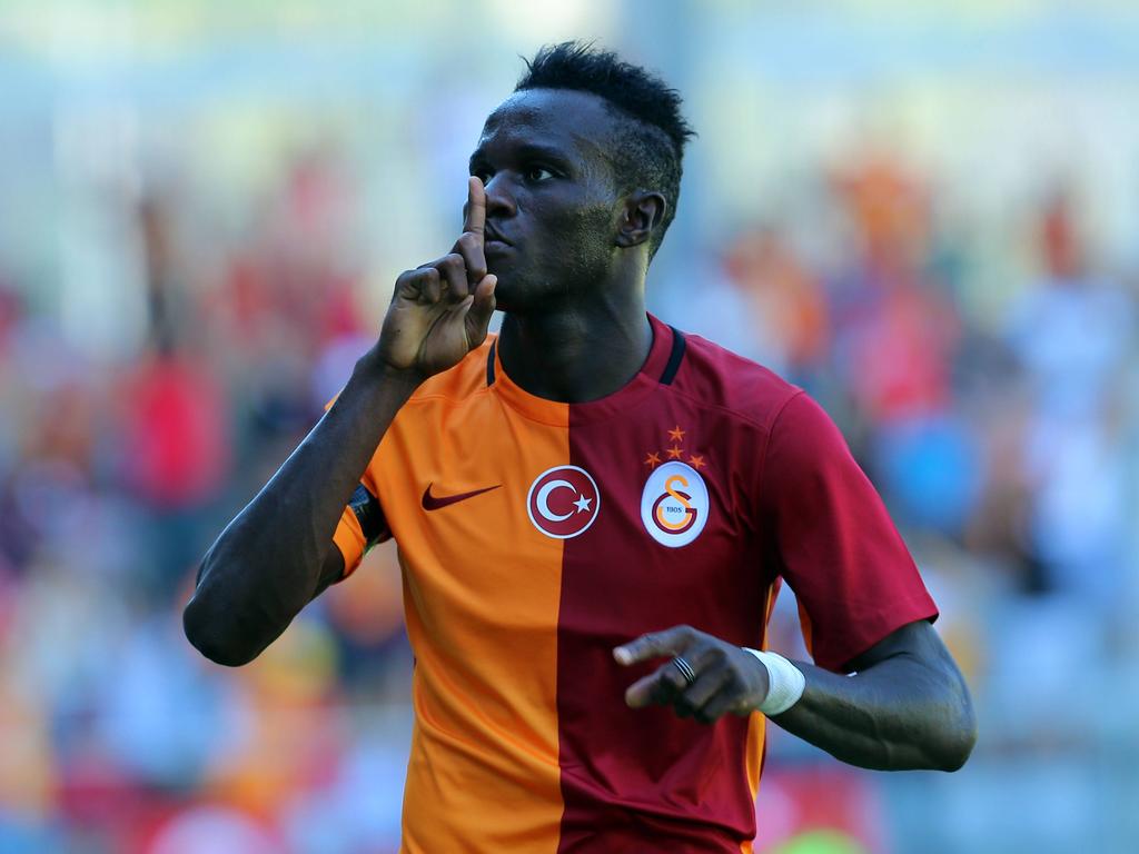 Galatasaray-aanvaller Bruma reageert op het publiek van de tegenstander na zijn doelpunt in het oefenduel met Zurich. (17-07-2016)
