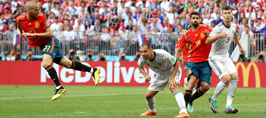 David Silva scheitert per Kopf