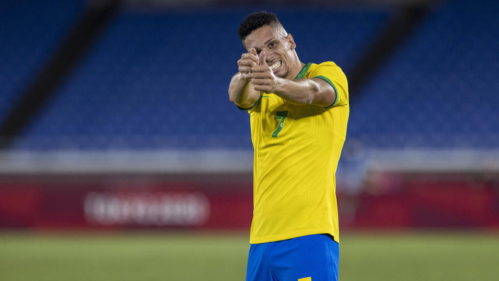 Soccer player Paulinho won't let intolerance of his Afro-Brazilian religion  stop his faith