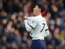 Son Heung-min celebra un tanto con el Tottenham.