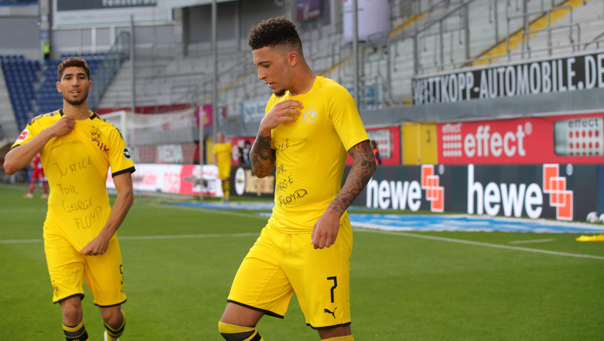Achraf Hakimi (l.) und Jadon Sancho vom BVB schlossen sich den Protesten an Achraf Hakimi (l.) und Jadon Sancho vom BVB schlossen sich den Protesten an