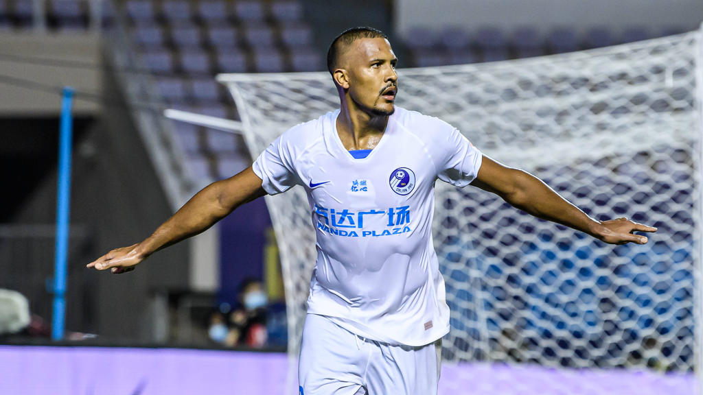 Venezuelan Football Player Salomon Rondon Dalian Professional Right  Celebrates Scoring – Stock Editorial Photo © ChinaImages #399598090